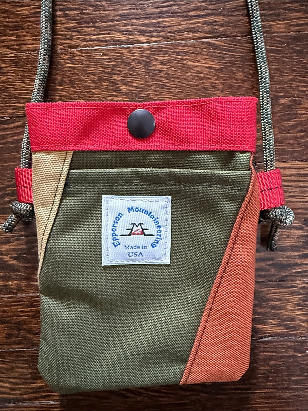 Epperson Mountaineering Sacoche Bag - Green/Red. Dimensions 7” x 5 1/2” x 1/2” - Picture 2 of 7